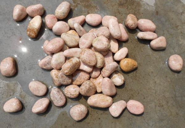Gravels, pink
